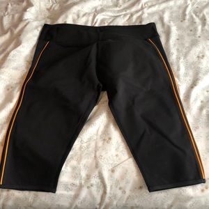 Women’s Fabletics Capri leggings